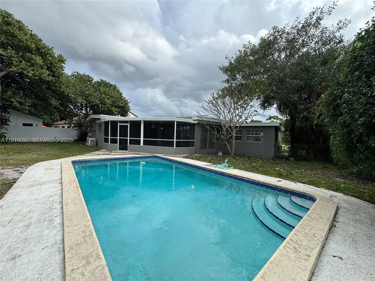 429 W Evanston Cir, Fort Lauderdale, FL 33312 - Image #1