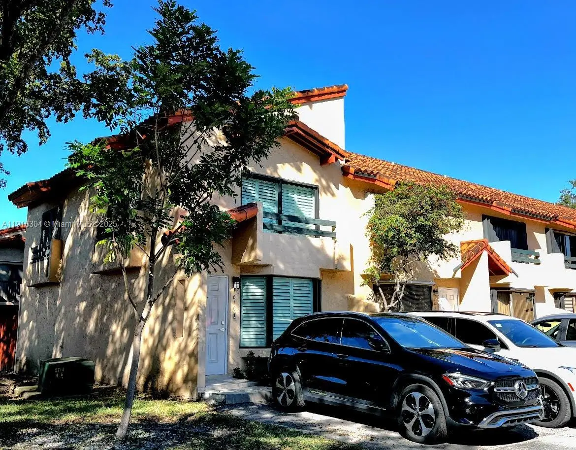 7810 SW 102nd Ln, Miami, FL 33156 - Image #1