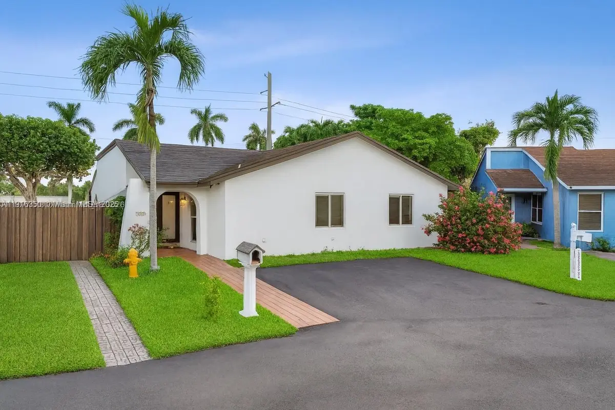 3250 SW 116th Pl, Miami, FL 33165 - Image #1