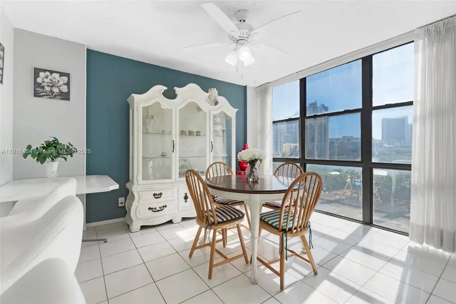 1000 Parkview Dr #518, Hallandale Beach, FL 33009 - Image #3