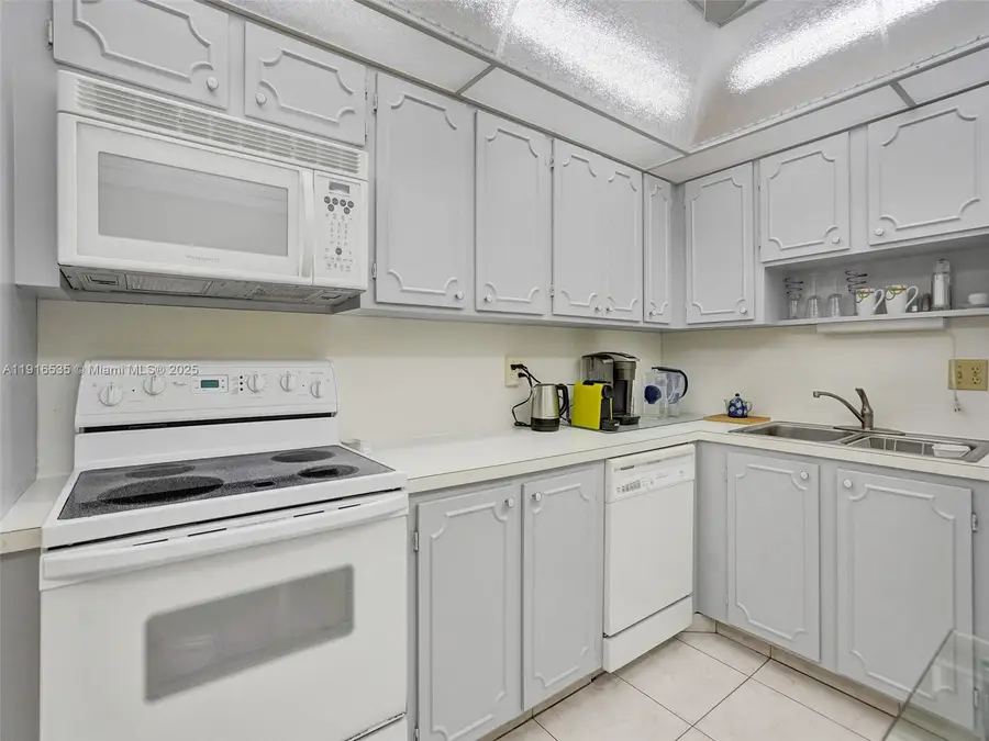 3113 S Ocean Dr #603, Hallandale Beach, FL 33009 - Image #3
