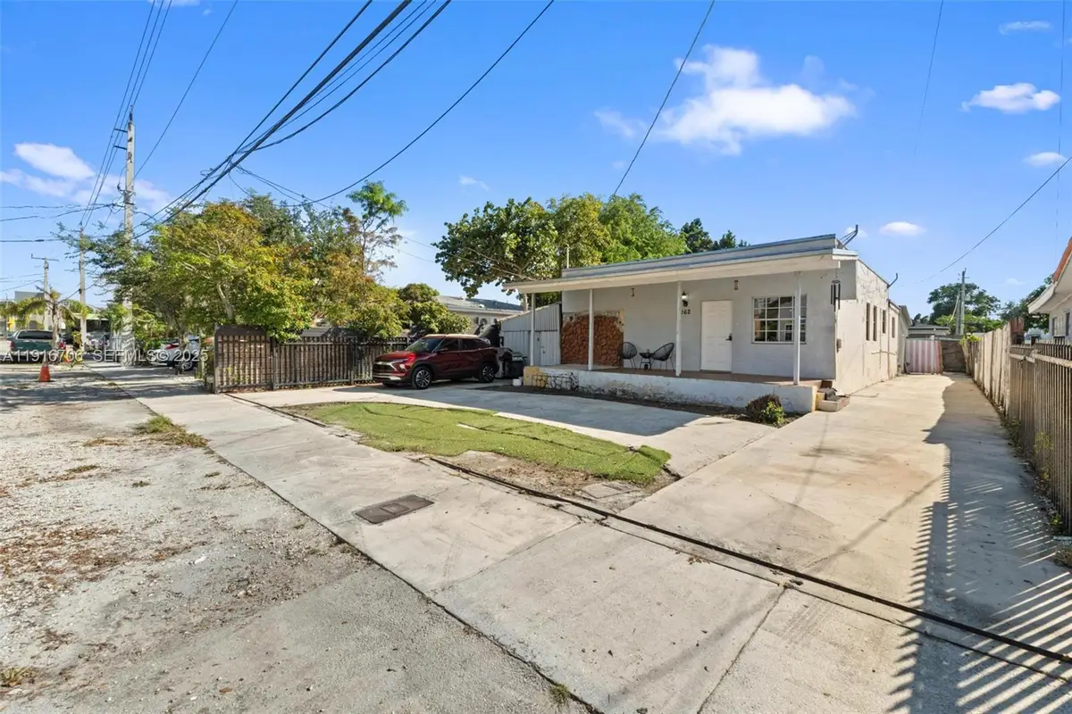 2262 NW 4th St, Miami, FL 33125 - Image #1