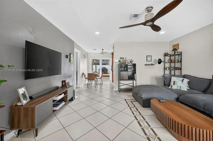 6640 Douglas, Hollywood, FL 33024 - Image #2