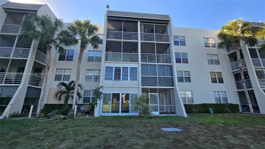 9230 Lagoon Pl #310, Davie, FL 33324 - Image #2