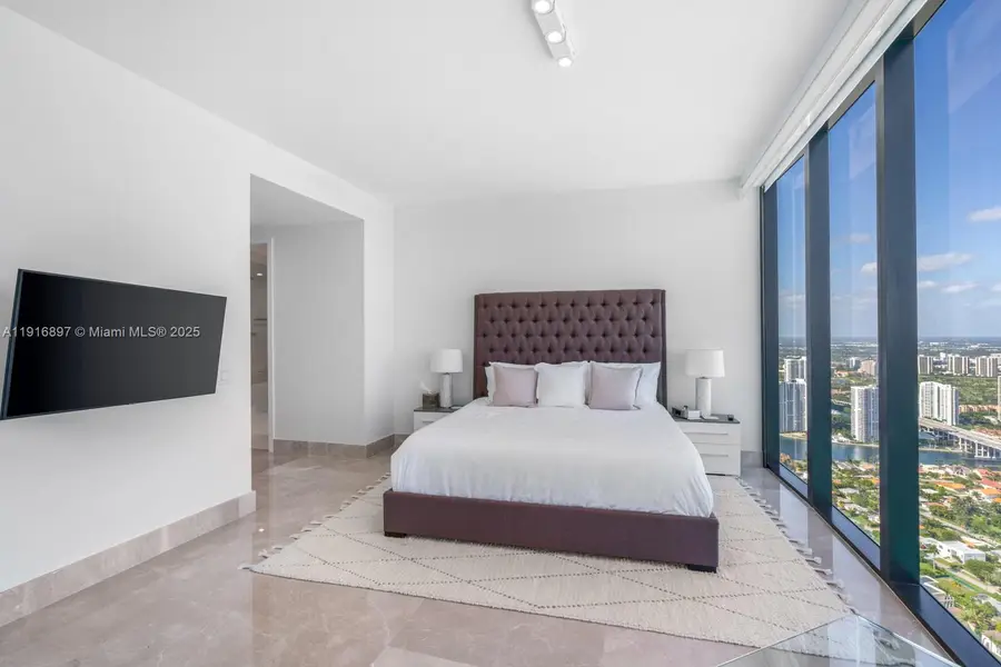 18555 Collins Ave #5105, Sunny Isles Beach, FL 33160 - Image #3