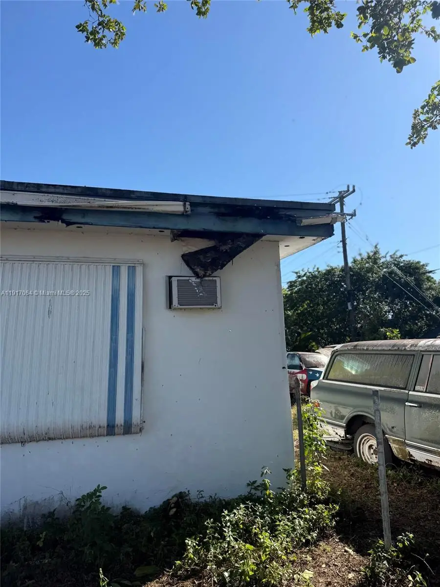 5770 SW 38th Ct, Davie, FL 33314 - Image #2