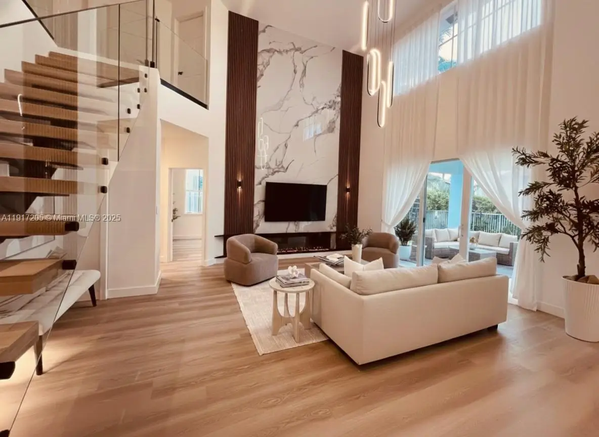 804 Crestview Cir, Weston, FL 33327 - Image #1