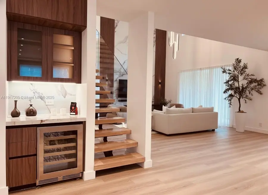 804 Crestview Cir, Weston, FL 33327 - Image #2