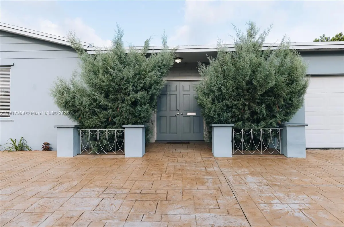 1720 SW 87th Ave, Miami, FL 33165 - Image #1