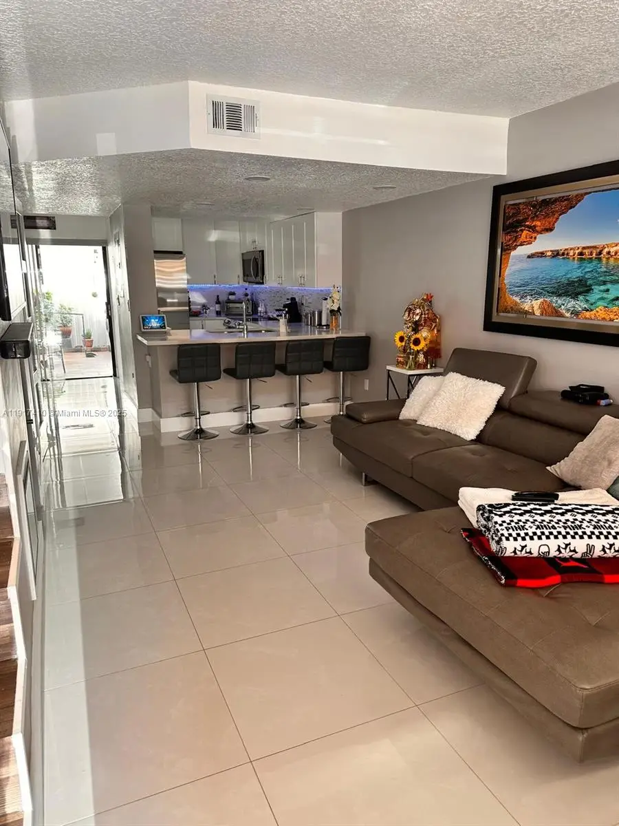 2211 W 53rd Pl #2211, Hialeah, FL 33016 - Image #2