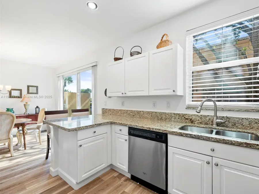 733 NW 170th Ter, Pembroke Pines, FL 33028 - Image #3