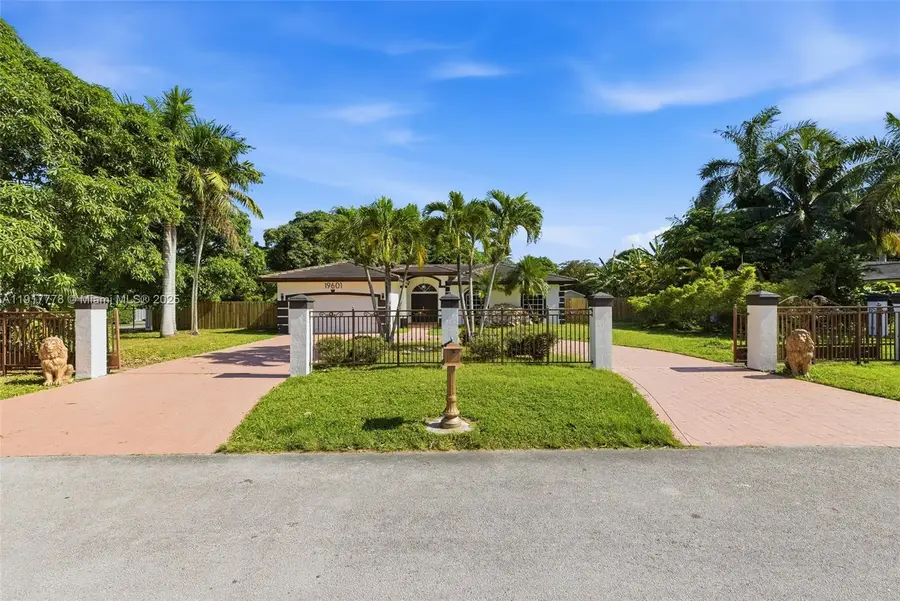 19601 SW 128th Ct, Miami, FL 33177 - Image #2