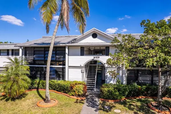 929 NE 199th St #203, Miami, FL 33179