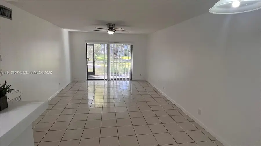 3105 Oakland Shores Dr #J106, Oakland Park, FL 33309 - Image #3