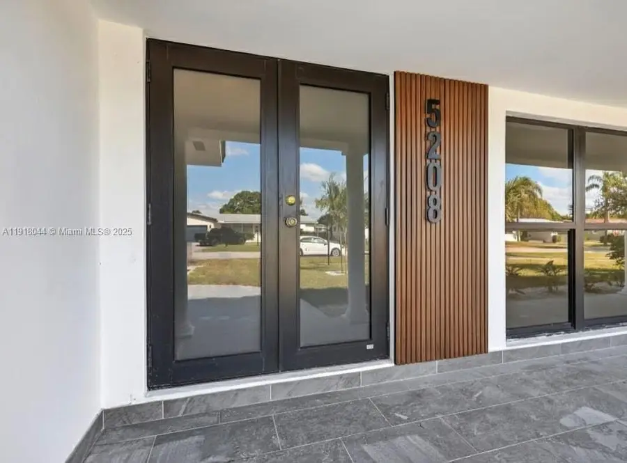 5208 Monroe St, Hollywood, FL 33021 - Image #2