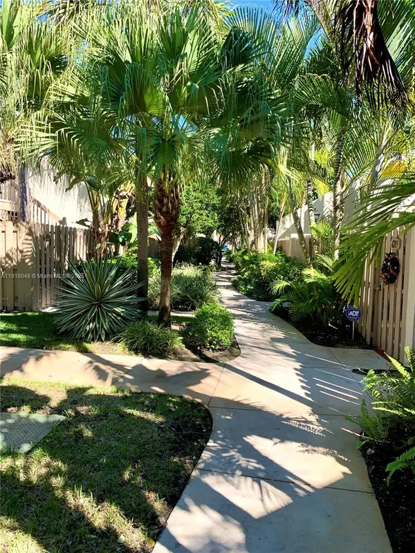 614 Executive Center Dr #104, West Palm Beach, FL 33401