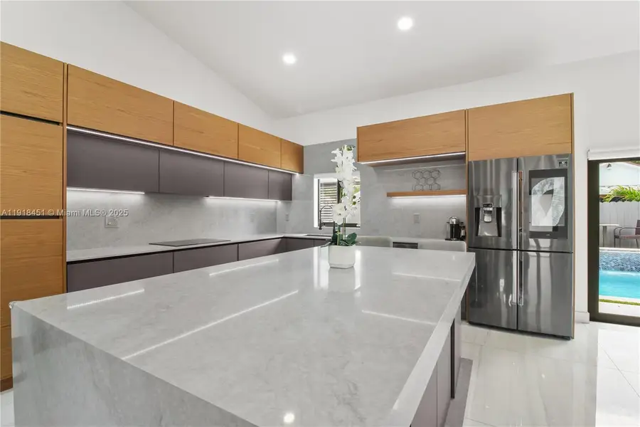 19494 NW 61st Ave, Hialeah, FL 33015 - Image #3