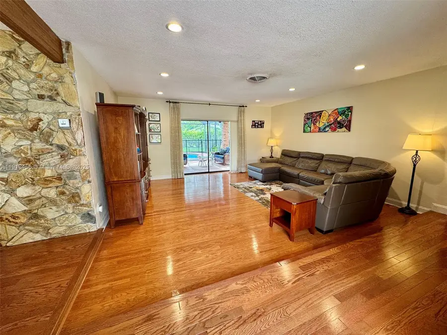 16225 SW 88th Ave Rd, Palmetto Bay, FL 33157 - Image #3