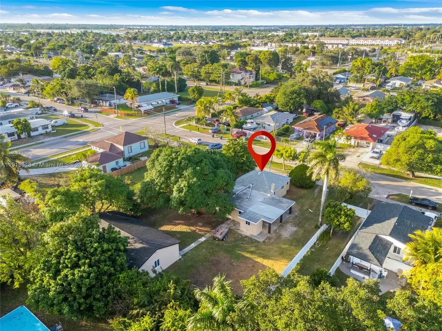 559 NW 2nd St, Florida City, FL 33034 - Image #2