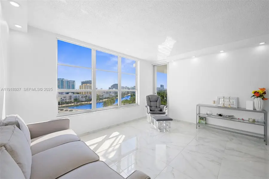 4101 Pine Tree Dr #919, Miami Beach, FL 33140 - Image #3