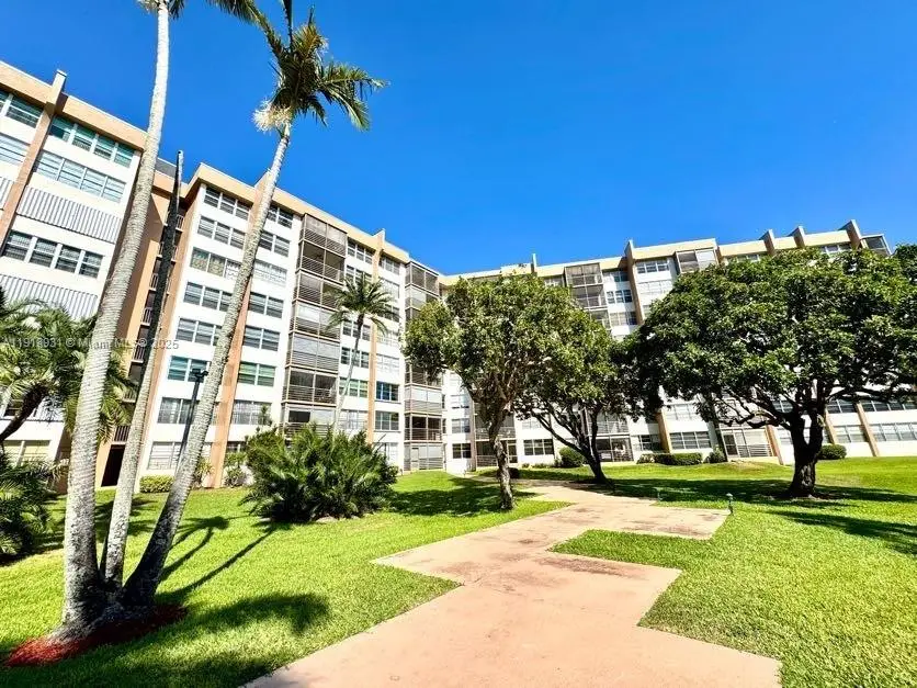 1200 Saint Charles Pl #218, Pembroke Pines, FL 33026 - Image #2