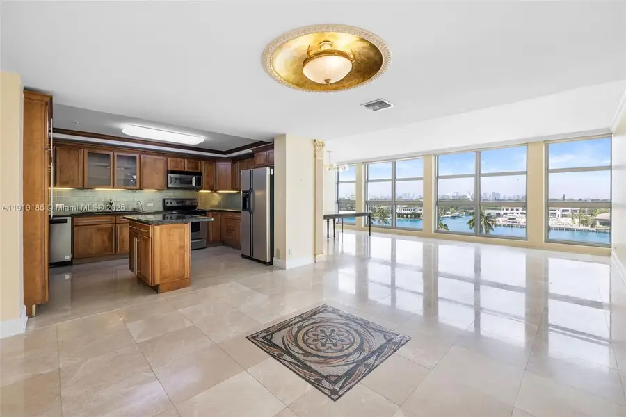 5055 Collins Ave #6M, Miami Beach, FL 33140 - Image #2