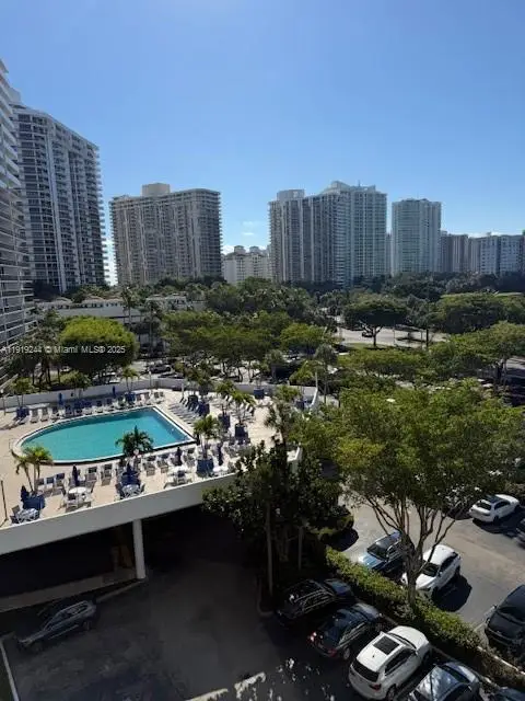 3701 N Country Club Dr #706, Aventura, FL 33180 - Image #2