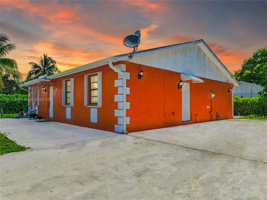 235 SW 16th Ter, Homestead, FL 33030 - Image #3