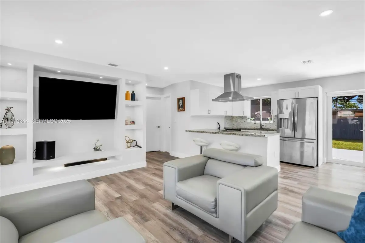 330 N 70th Ave, Hollywood, FL 33024 - Image #1