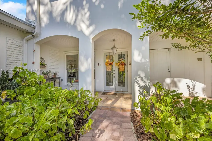 6301 Coral Lake Dr, Miami, FL 33155 - Image #3