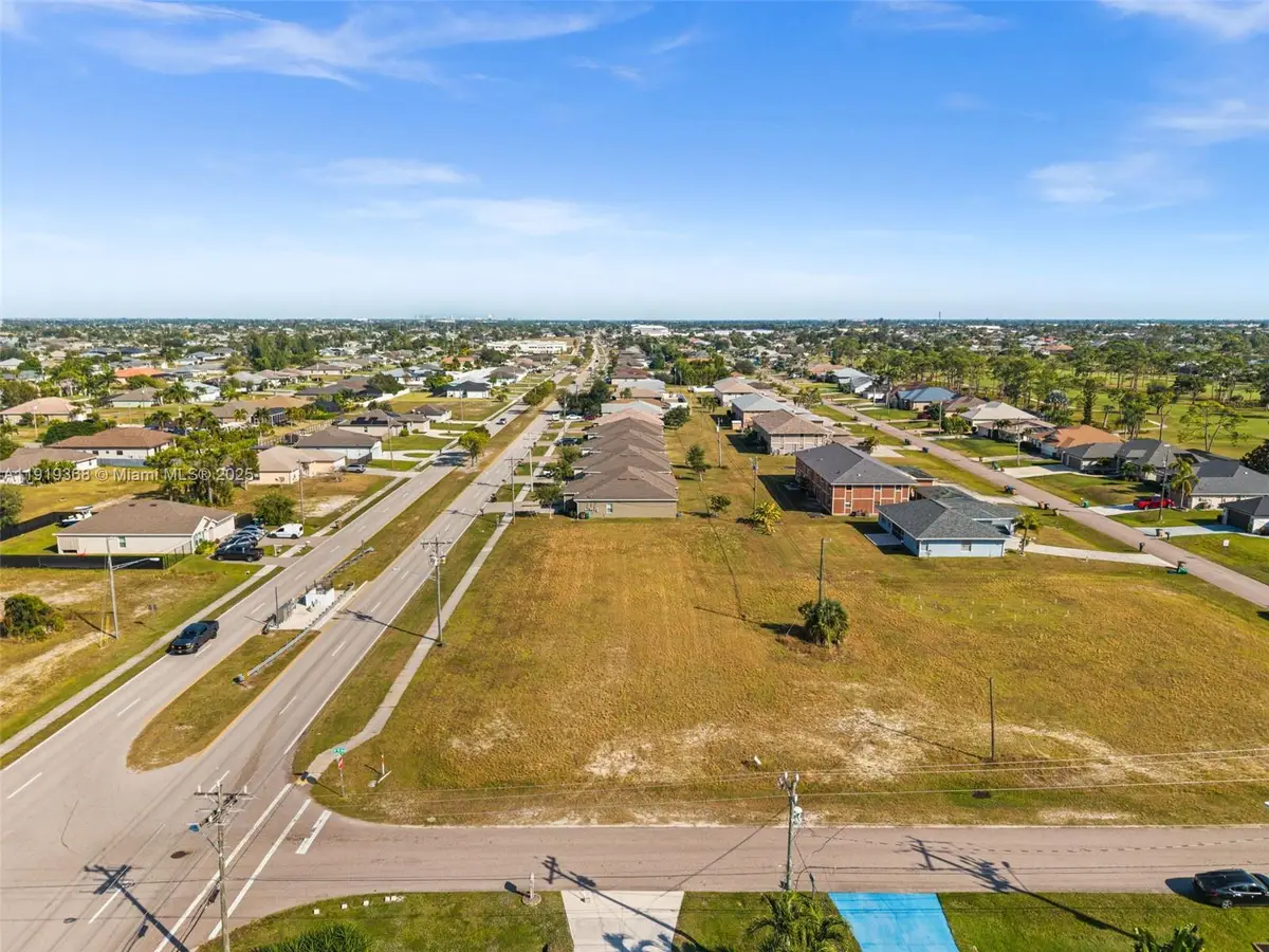 1422 SW Trafalger Pkwy, Cape Coral, FL 33991 - Image #1