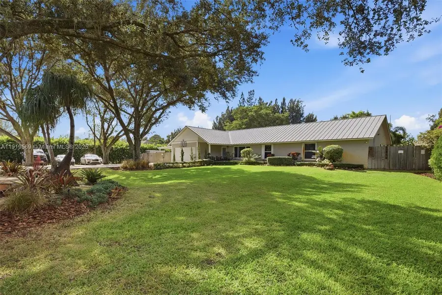 5601 SW 195th Ter, Southwest Ranches, FL 33332 - Image #2