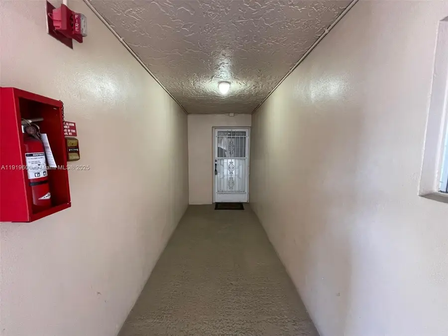 9471 Evergreen Pl #401, Davie, FL 33324 - Image #2