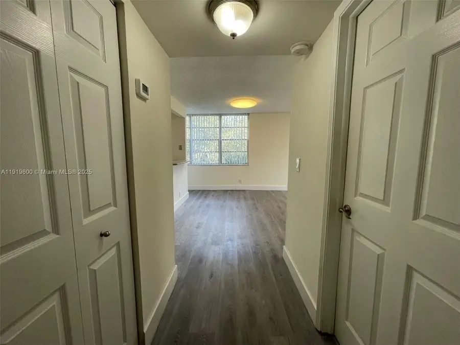 9471 Evergreen Pl #401, Davie, FL 33324 - Image #3