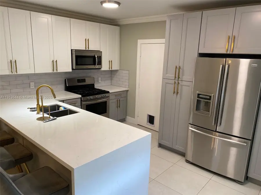 10931 Jewel Box Ln, Tamarac, FL 33321 - Image #2