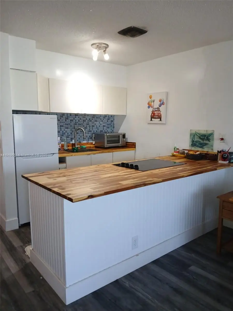 1000 SW 10th Ter #17P, Hallandale Beach, FL 33009 - Image #1