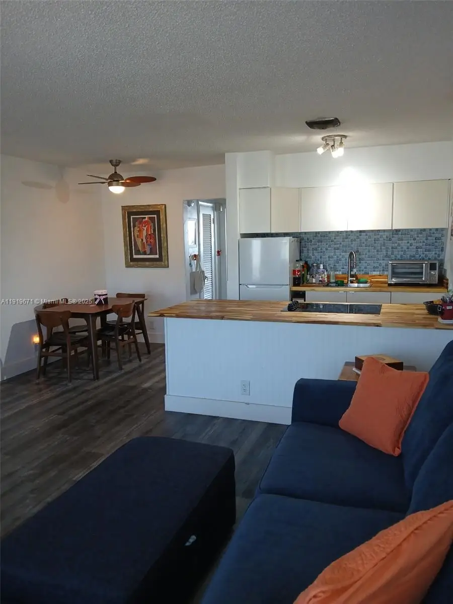 1000 SW 10th Ter #17P, Hallandale Beach, FL 33009 - Image #3