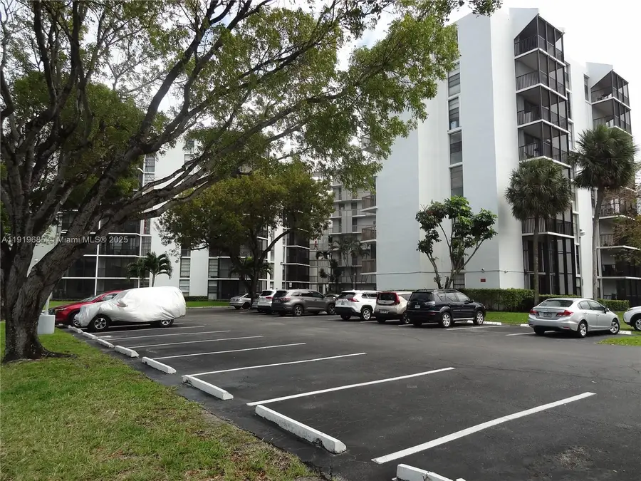 3401 N Country Club Dr #EI506, Aventura, FL 33180 - Image #3