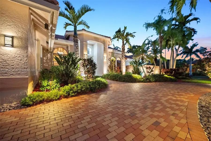 392 Coconut Cir, Weston, FL 33326 - Image #3