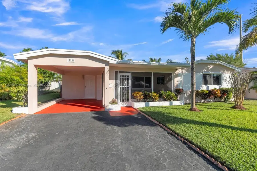 371 NE 42nd Ct, Oakland Park, FL 33334 - Image #2