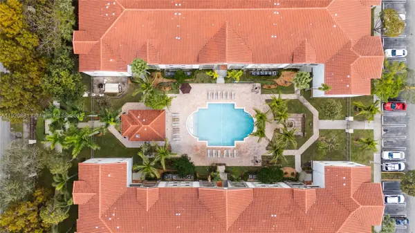 6821 SW 44th St #203, Miami, FL 33155