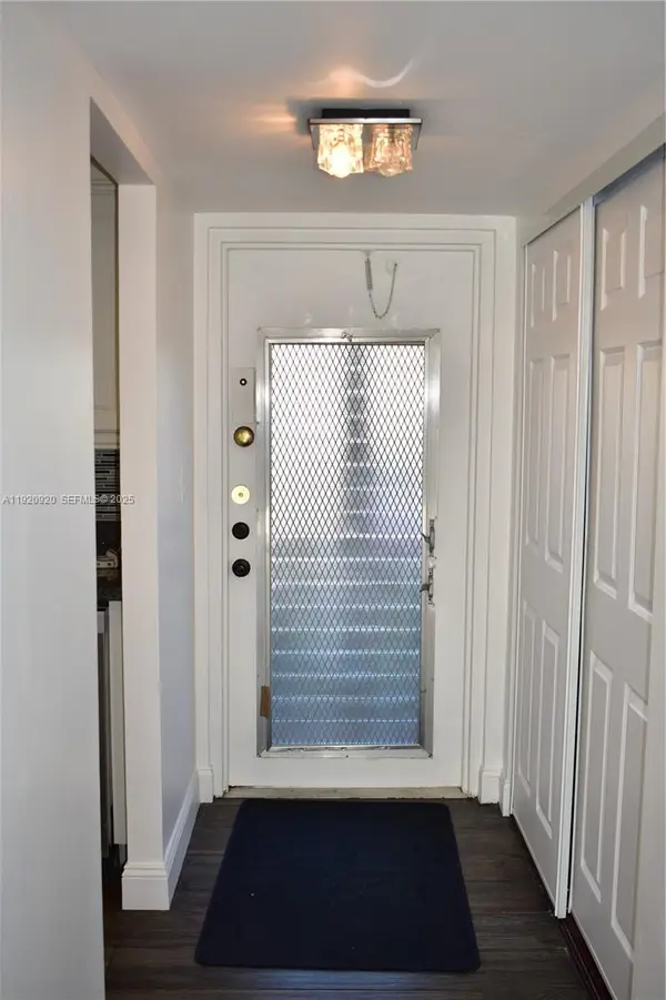 9360 Sunrise Lakes Blvd #111, Sunrise, FL 33322