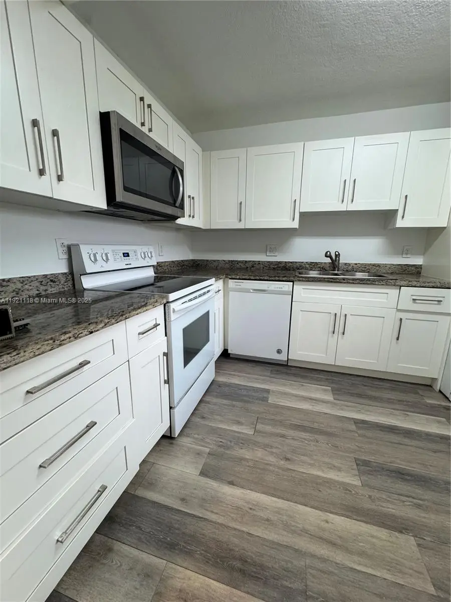 307 Lakeview Dr #202, Weston, FL 33326 - Image #1