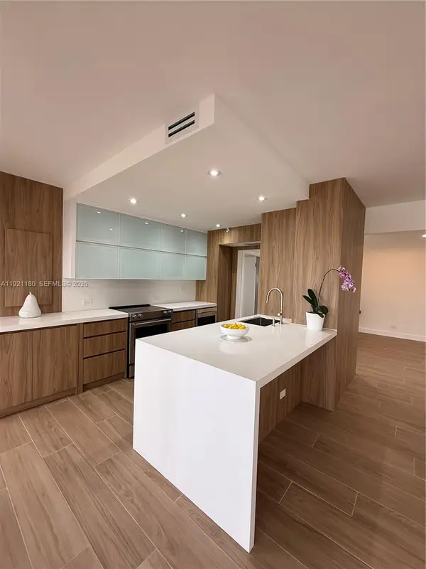 20191 E Country Club Dr #504, Aventura, FL 33180