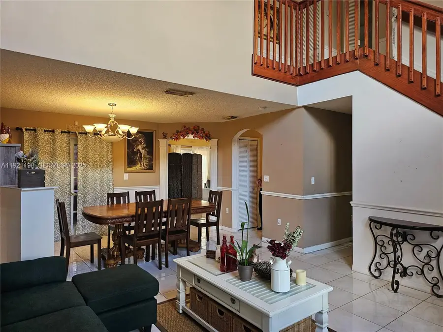 10816 SW 75th St, Miami, FL 33173 - Image #2