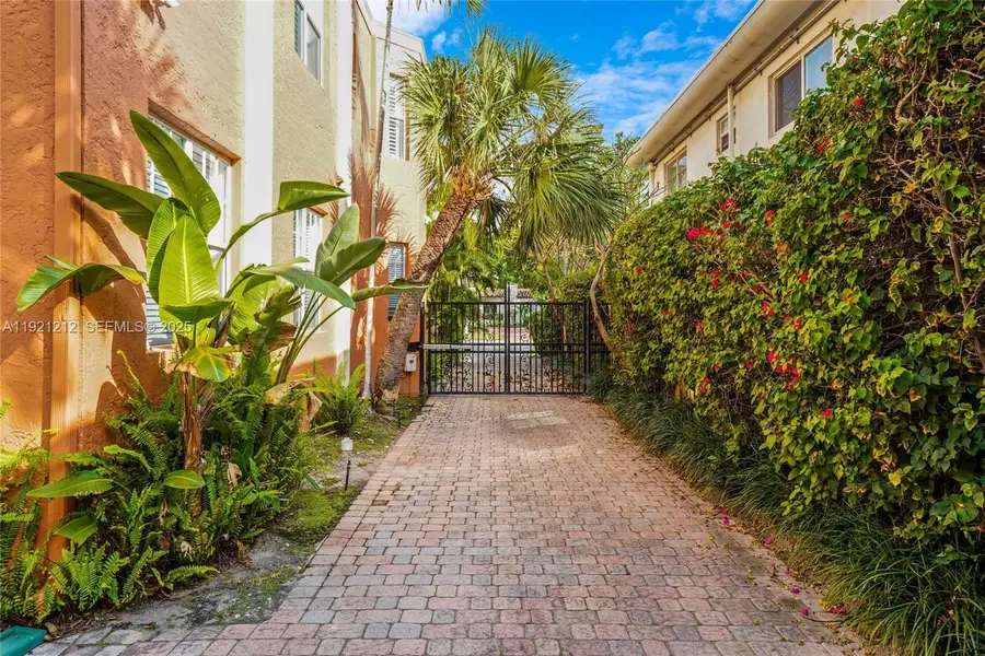 2870 Pine Tree Dr #3, Miami Beach, FL 33140 - Image #2