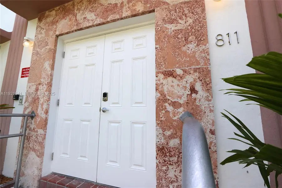 811 Jefferson Ave #105, Miami Beach, FL 33139 - #2