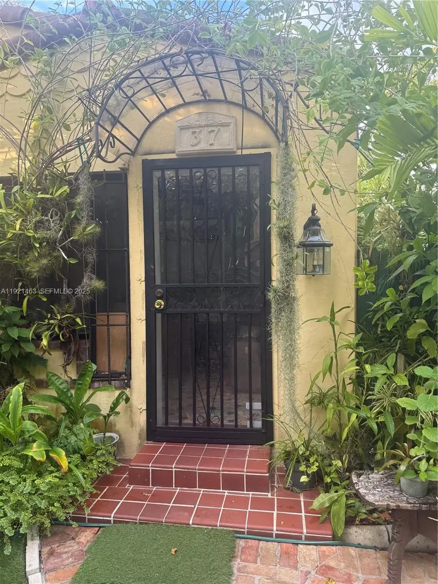 37 NE 44th St, Miami, FL 33137 - Image #1