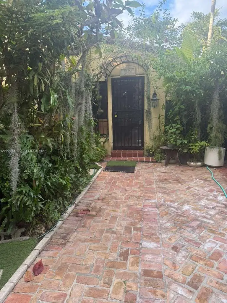 37 NE 44th St, Miami, FL 33137 - Image #2