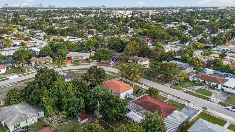 561 NW 190th St, Miami Gardens, FL 33169 - Image #2